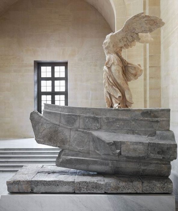 winged victory of samothrace statues the louvre